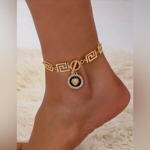 Elegant & Chic Gold and Black Pendant Anklet